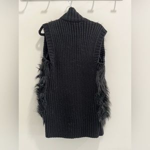 Black sweater/faux fur vest
